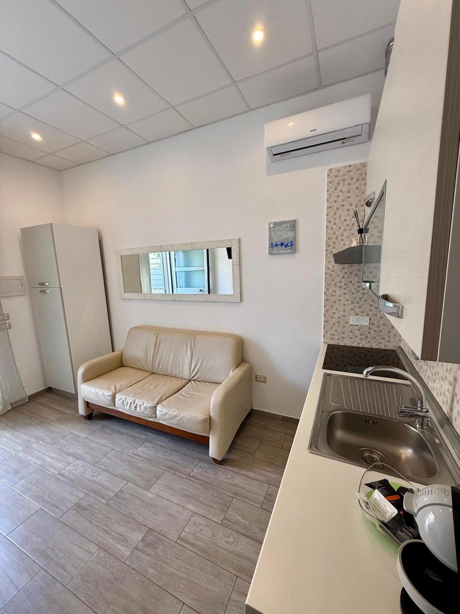 Cielo Stellato Apartments Полиняно а Маре Екстериор снимка